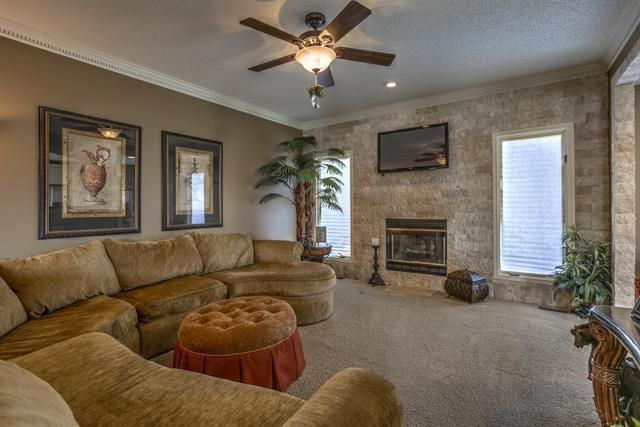 7304 NE 70th St, Kansas City, MO 64119