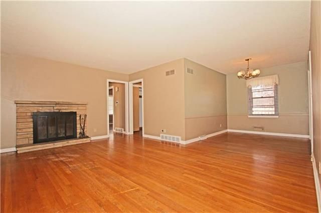 912 E 100 Ter, Kansas City, MO 64131