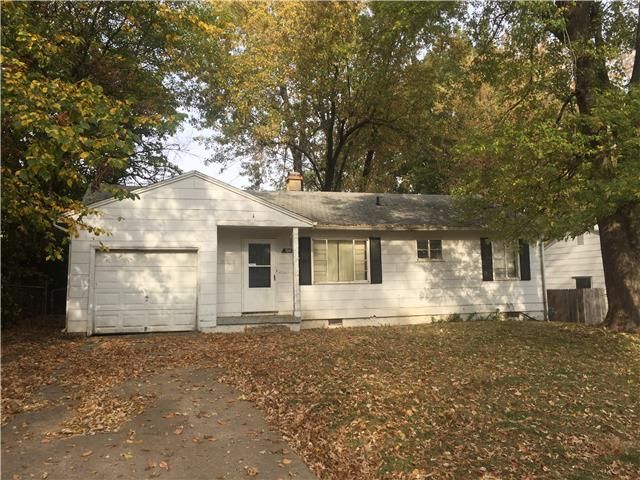 6402 E 149th St, Grandview, MO 64030