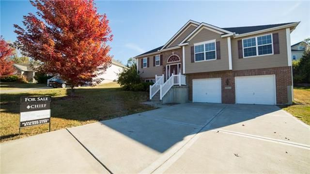 5013 NW Flintridge Dr, Riverside, MO 64150