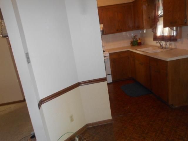 8905 E 90th Ter, Kansas City, MO 64138