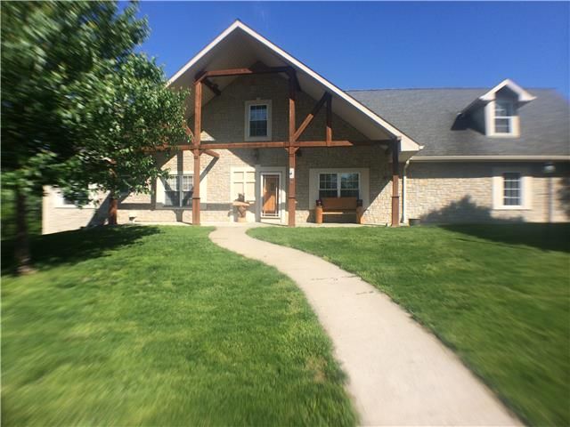 3805 Corinth Ct, St Joseph, MO 64506