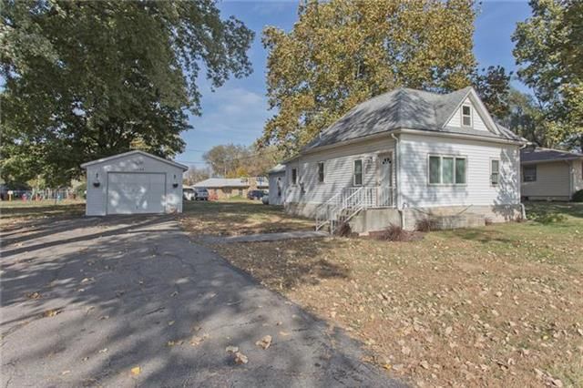 13886 Railroad St, Perry, KS 66073
