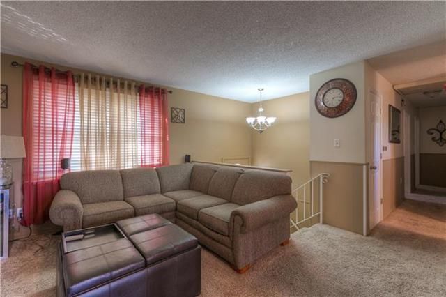 705 Mohican Dr, Independence, MO 64056