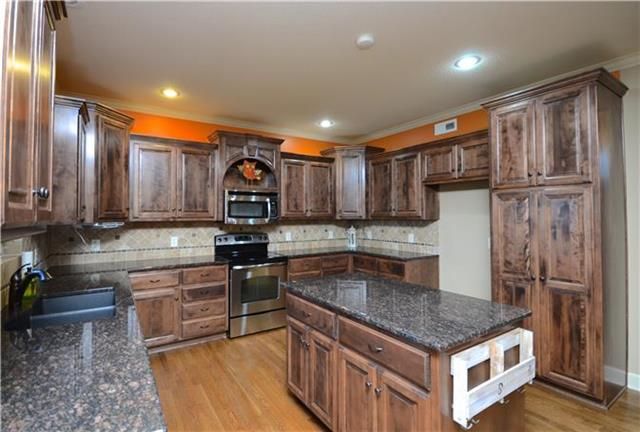 10366 N Skiles Ct, Kansas City, MO 64157