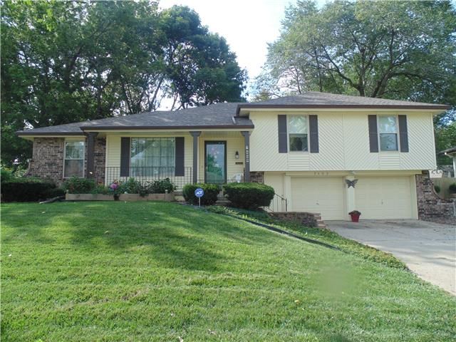 7409 E 127th St, Grandview, MO 64030