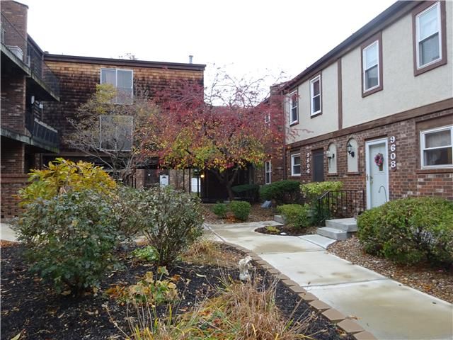 9608 Perry Ln, Overland Park, KS 66212