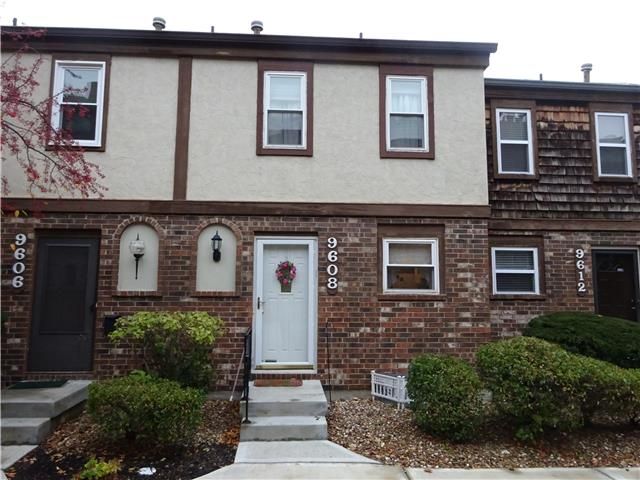 9608 Perry Ln, Overland Park, KS 66212