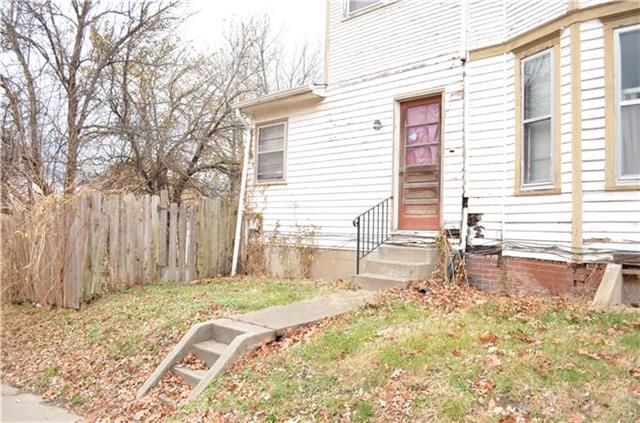 2732 Renick St, St Joseph, MO 64507
