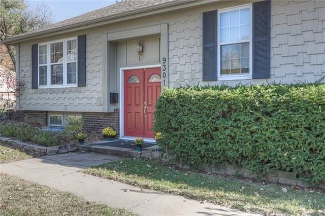9301 Goddard St, Overland Park, KS 66214
