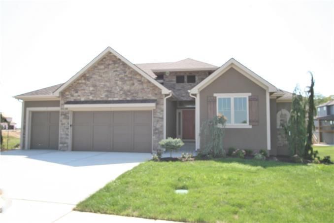 4913 Montebella Dr, Riverside, MO 64150