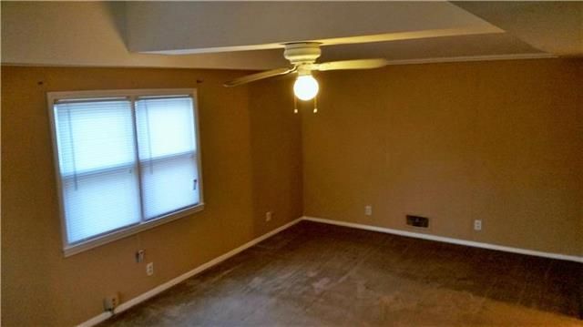 302 SE Cooper St, Lee's Summit, MO 64063