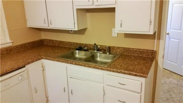 302 SE Cooper St, Lee's Summit, MO 64063