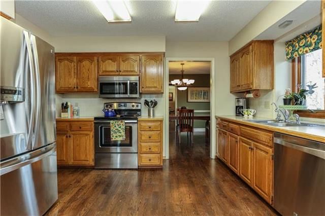 4600 NW Pawnee Dr, Riverside, MO 64150