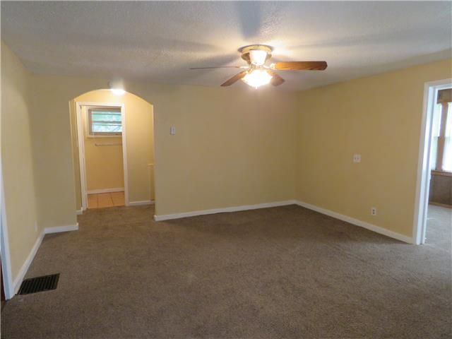 316 E 82nd St, Kansas City, MO 64114