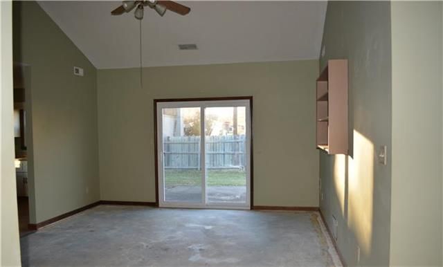 3712 Shadybrook Dr, Lawrence, KS 66047