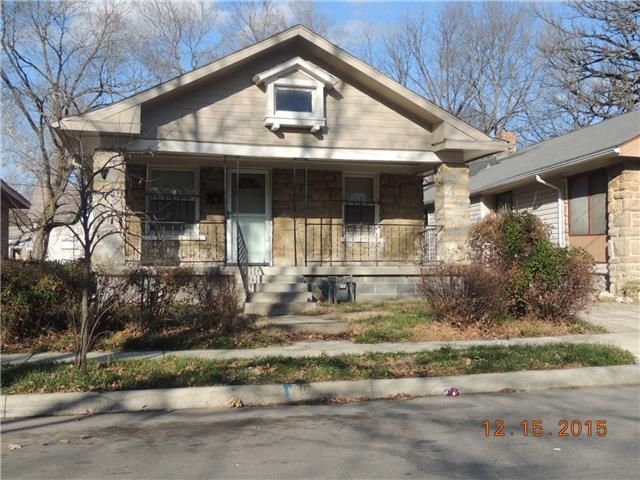 2304 E 41st St, Kansas City, MO 64130