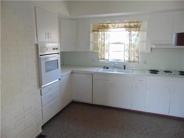 1606 Edgewood St, Lexington, MO 64067
