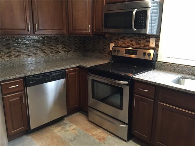 1467 E 76th Ter, Kansas City, MO 64131