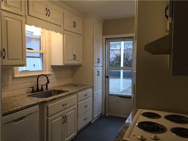 801 E 72 St, Kansas City, MO 64131