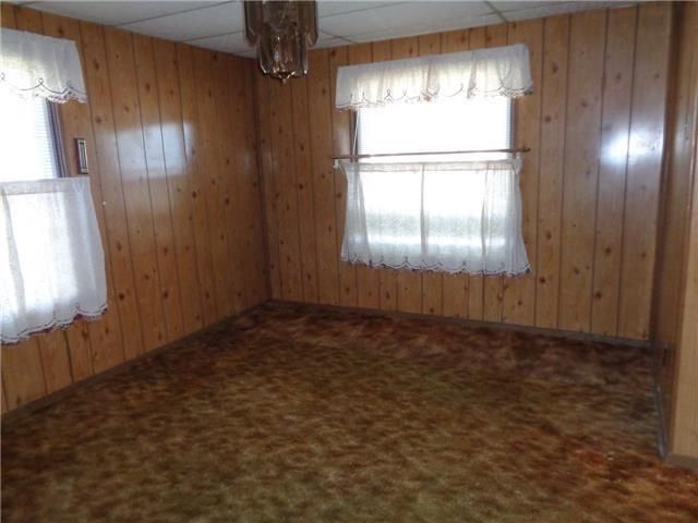 719 N 11th St, Atchison, KS 66002