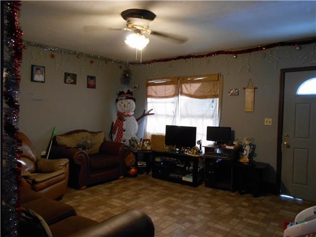 2106 Jefferson St, Lexington, MO 64067