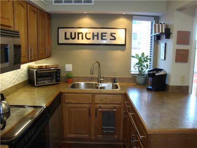 114 E 41 St St #6, Kansas City, MO 64111