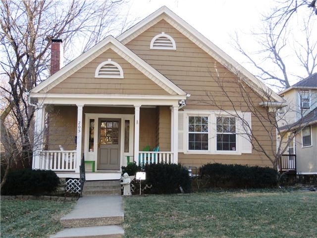 205 E 65th St, Kansas City, MO 64113