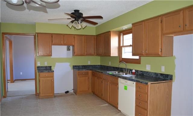 3912 Monterey Ct, Lawrence, KS 66049