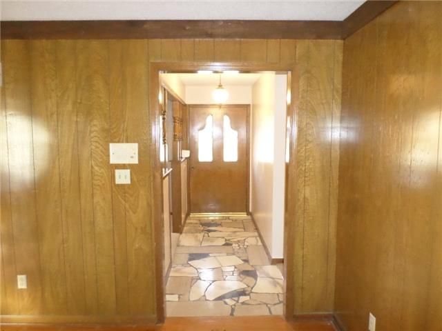 9512 Olmstead Rd, Kansas City, MO 64134