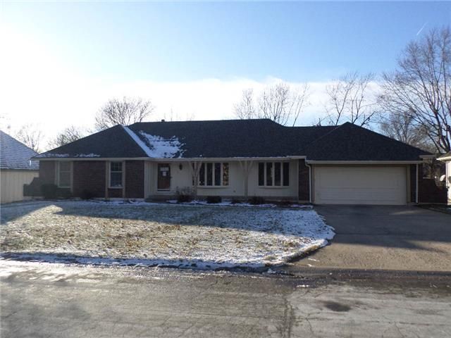9512 Olmstead Rd, Kansas City, MO 64134