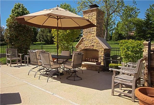 10420 Howe Ln, Leawood, KS 66206