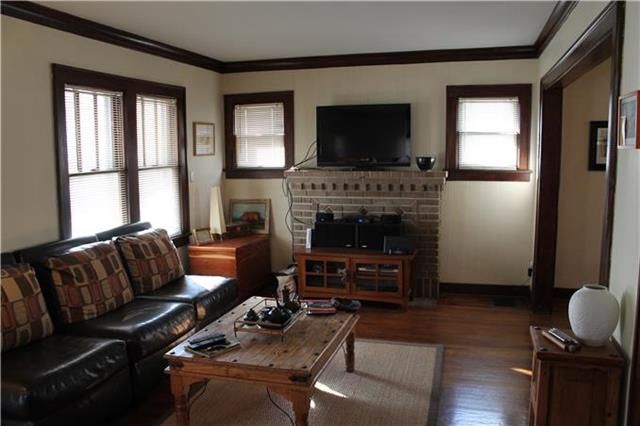 220 W 73rd Ter, Kansas City, MO 64114
