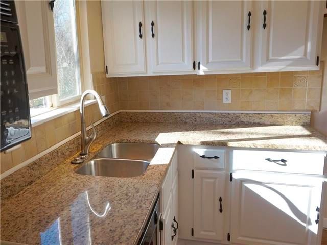 803 E 121st Ter, Kansas City, MO 64146