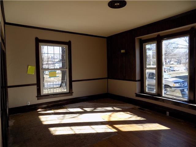 416 N College St, Richmond, MO 64085