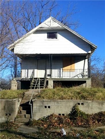 2305 Lawn Ave, Kansas City, MO 64127