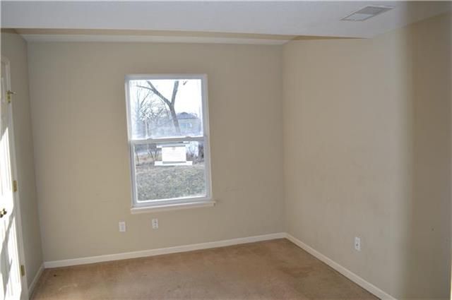 9013 E 85th St, Kansas City, MO 64138