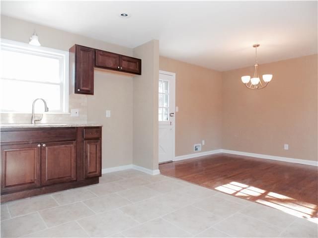 613 Linwood Ter, Independence, MO 64055