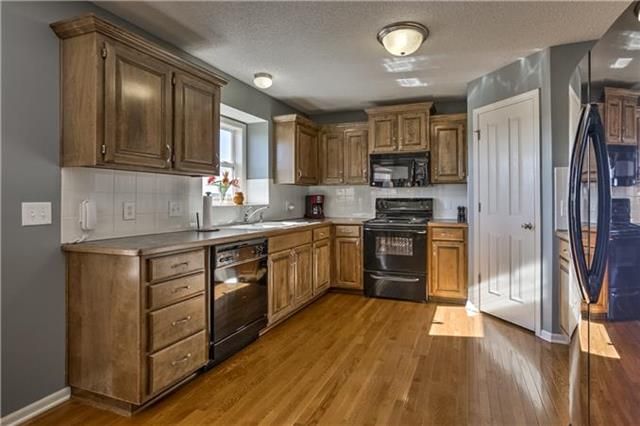 9029 NE 103rd St, Kansas City, MO 64157