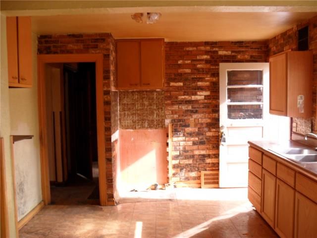 9007 E 92nd St, Kansas City, MO 64138