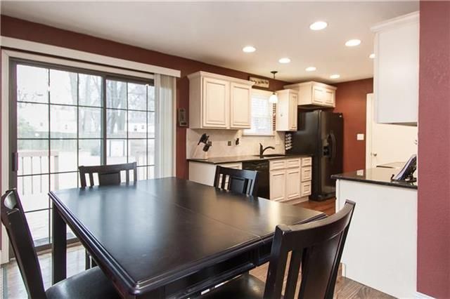 7801 W 65th Ter, Overland Park, KS 66202