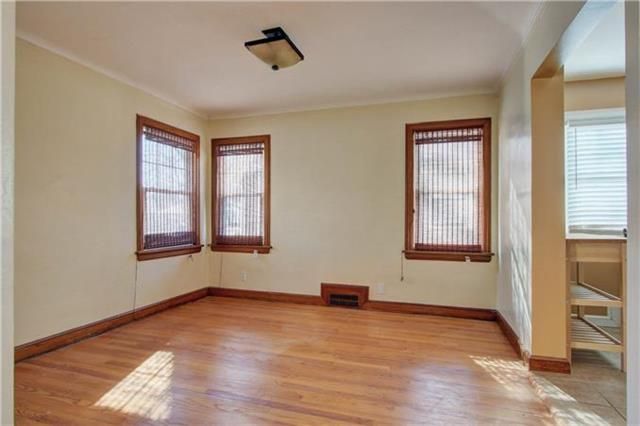 7422 Walnut St, Kansas City, MO 64114