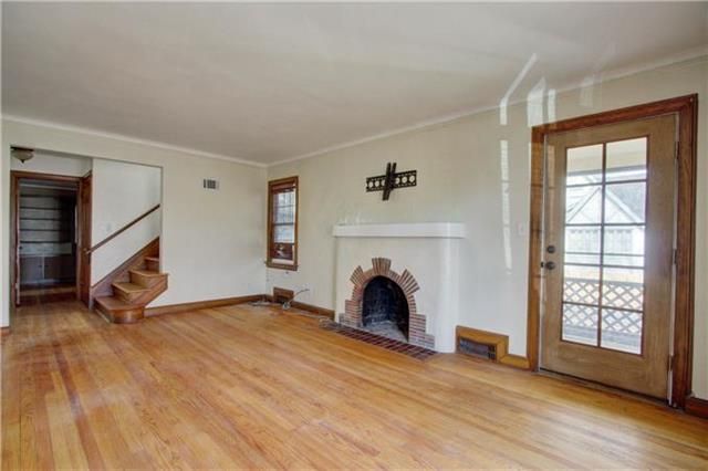 7422 Walnut St, Kansas City, MO 64114