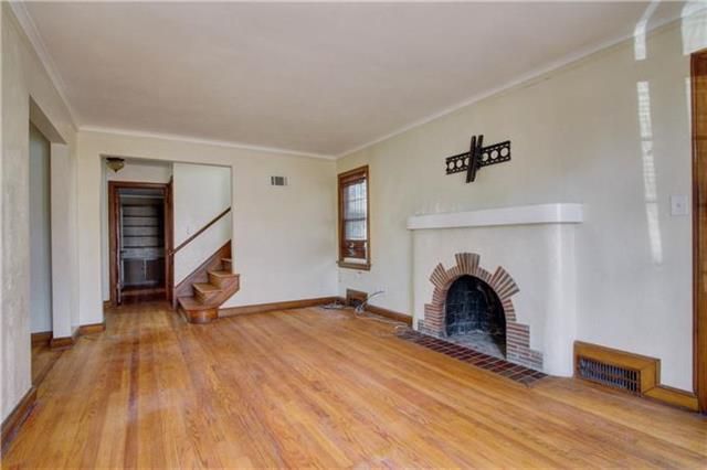 7422 Walnut St, Kansas City, MO 64114