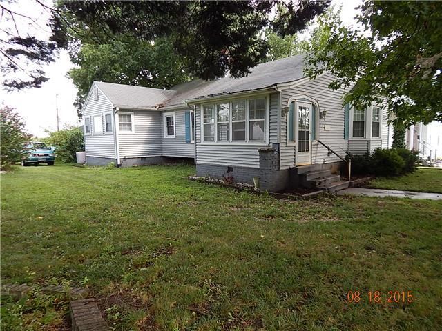 1403 Lipper Ave, Higginsville, MO 64037