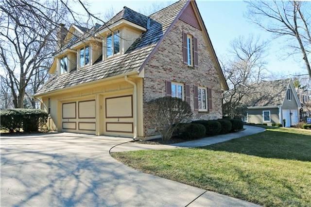 8317 Outlook Ln, Overland Park, KS 66207