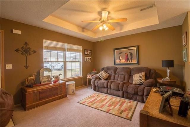 2221 Thomas St, Pleasant Hill, MO 64080