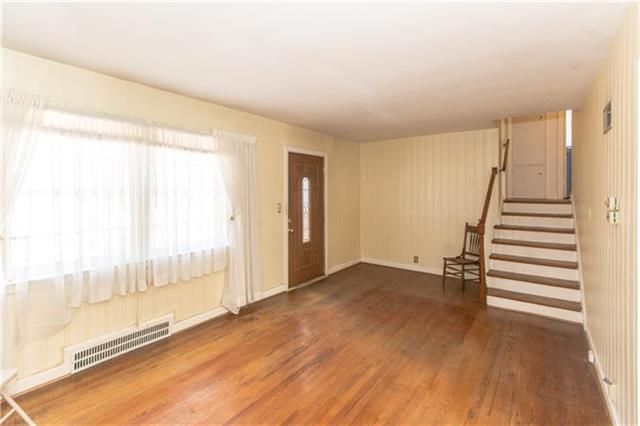 5249 N Spruce Ave, Kansas City, MO 64119