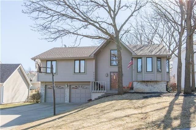8609 Rhode Ave, Kansas City, MO 64153
