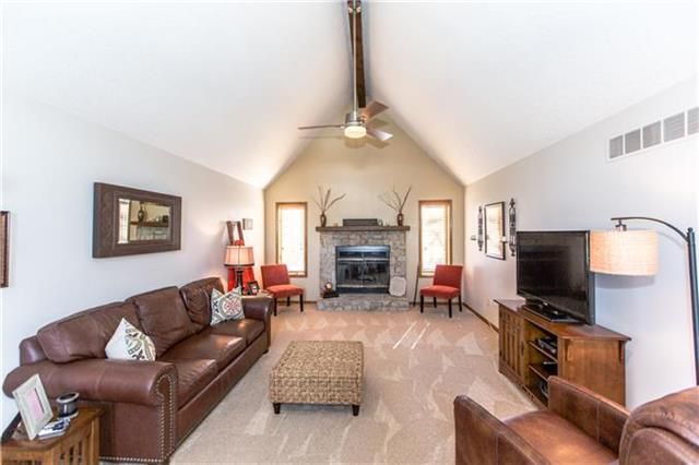 8609 Rhode Ave, Kansas City, MO 64153